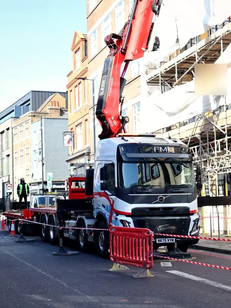 New Volvo FMX with Fassi F1050 crane and flyjib